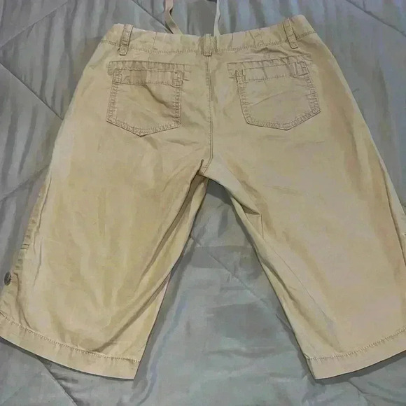 Eddie Bauer Bermuda Women’s Shorts A8 - Picture 2 of 3